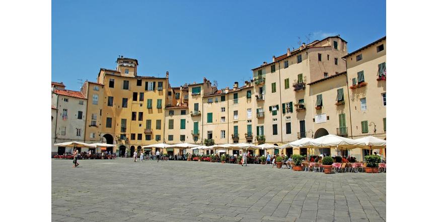 Piazza dell’Anfiteatro, Lucca